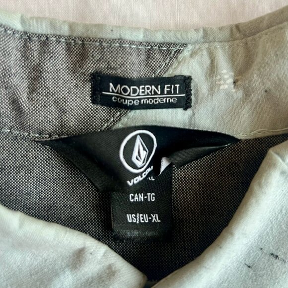 Volcom Men's XL Light Blue Modern Fit Short Sleeve Casual Button Down Shirt - Picture 2 of 5